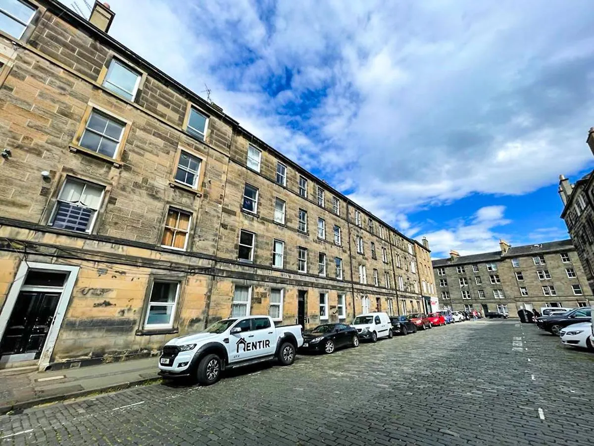 Desirable 2 Bed Apt Near Edinburgh Castle 0*,